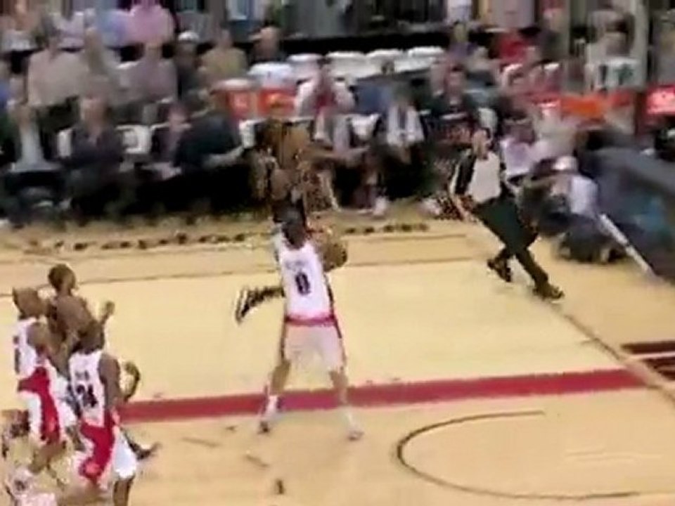 Ronald "Flip" Murray takes the pass and sinks a nice layup.