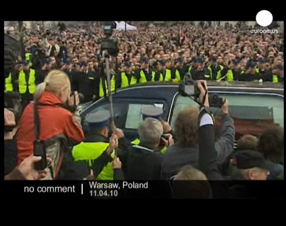 Pologne : Rapatriement du corps de Lech Kaczynski