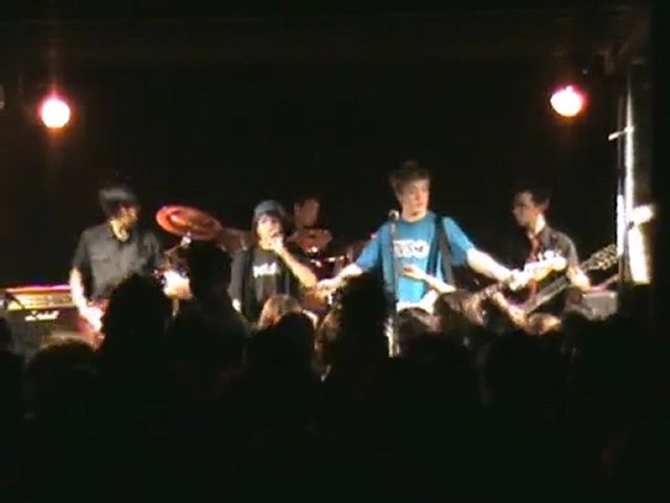 White night Concert 10 Avril Sum 41 - Fat lip