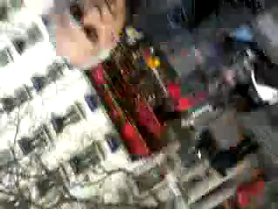 un homme poigniardé en pleins jours