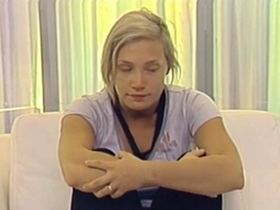 Big Brother Quebec 12 avril  22h00 Stephanie au bureau