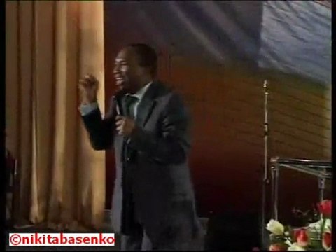 Сандей Аделаджа выехал из Киева