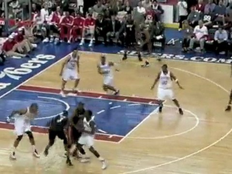 Dwyane Wade slices through traffic and finishes the play wit