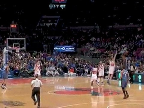 Washington's Al Thornton throws up the half-court buzzer-bea