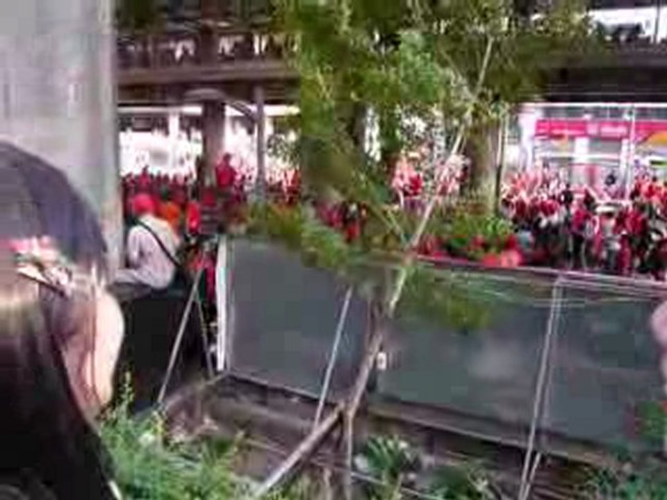 Chemises rouges Bangkok 04/10