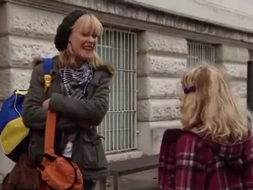 Lesbian Spotting - BBC Outnumbered S03 E01
