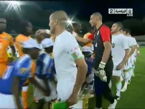 YouTube - انشاد المعلق حفيظ دراجي للنشيد الوطني الجزائري