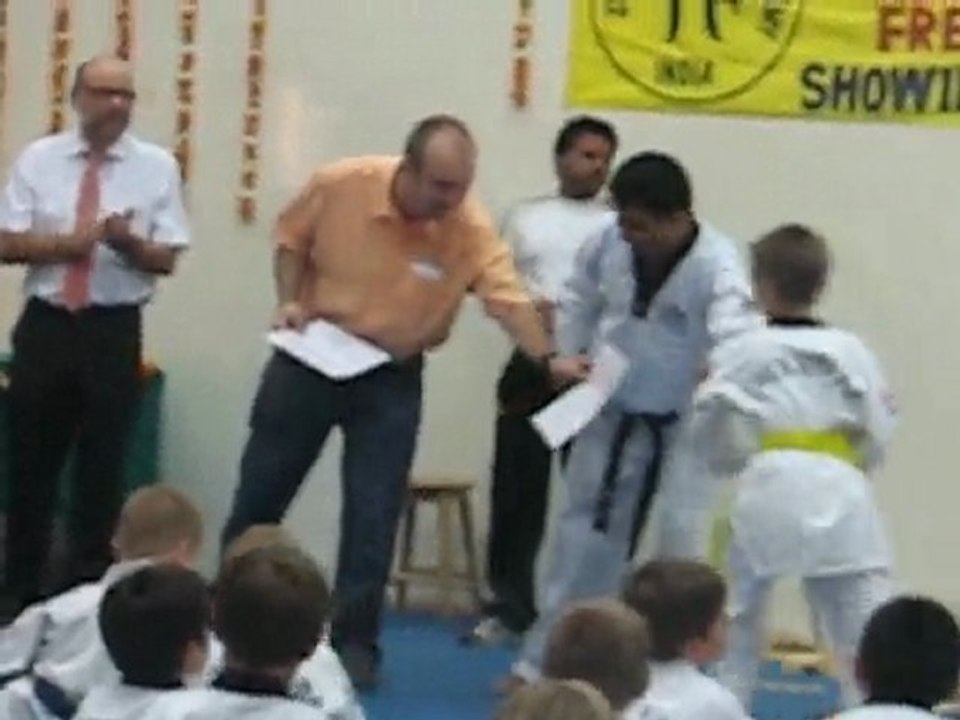 Jules taekwondo 13.04.10 ceinture jaune ! 4/5