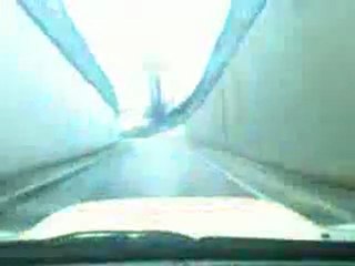 subaru dans un tunnel
