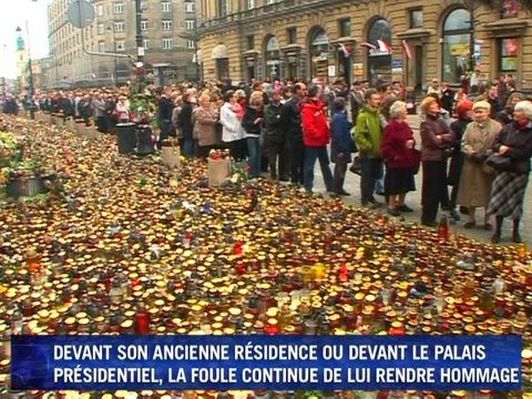 Les Polonais unis après la mort du président Kaczynski
