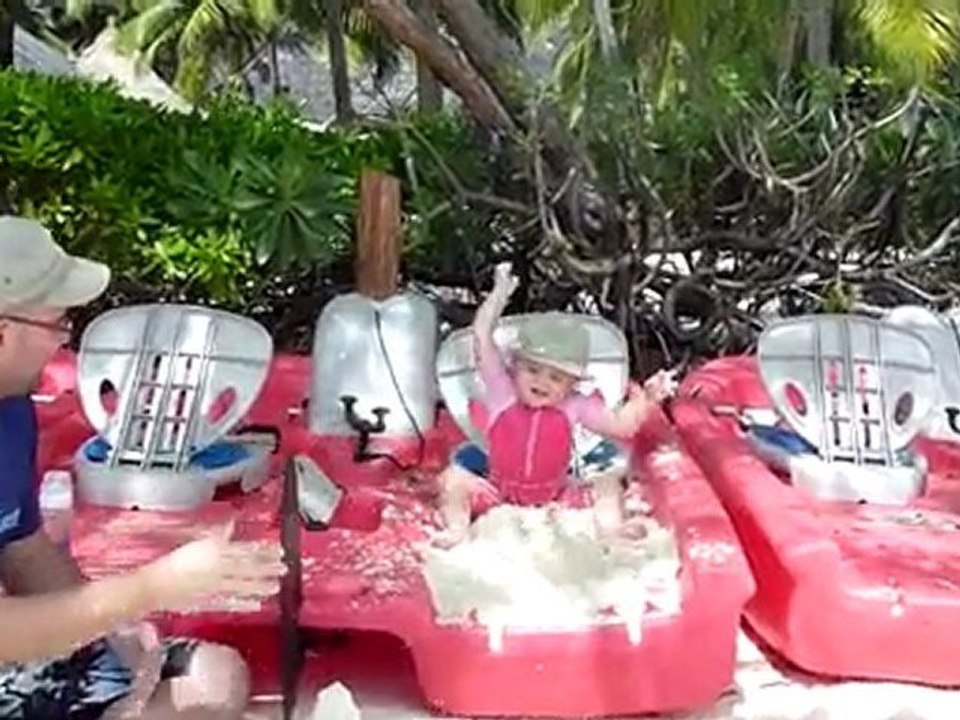 Mars, Iles des Pins, jeux de sable...