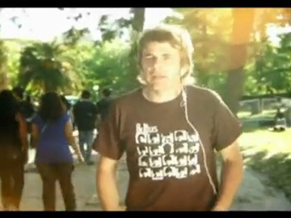 Ella es tan cargosa - Botella al mar