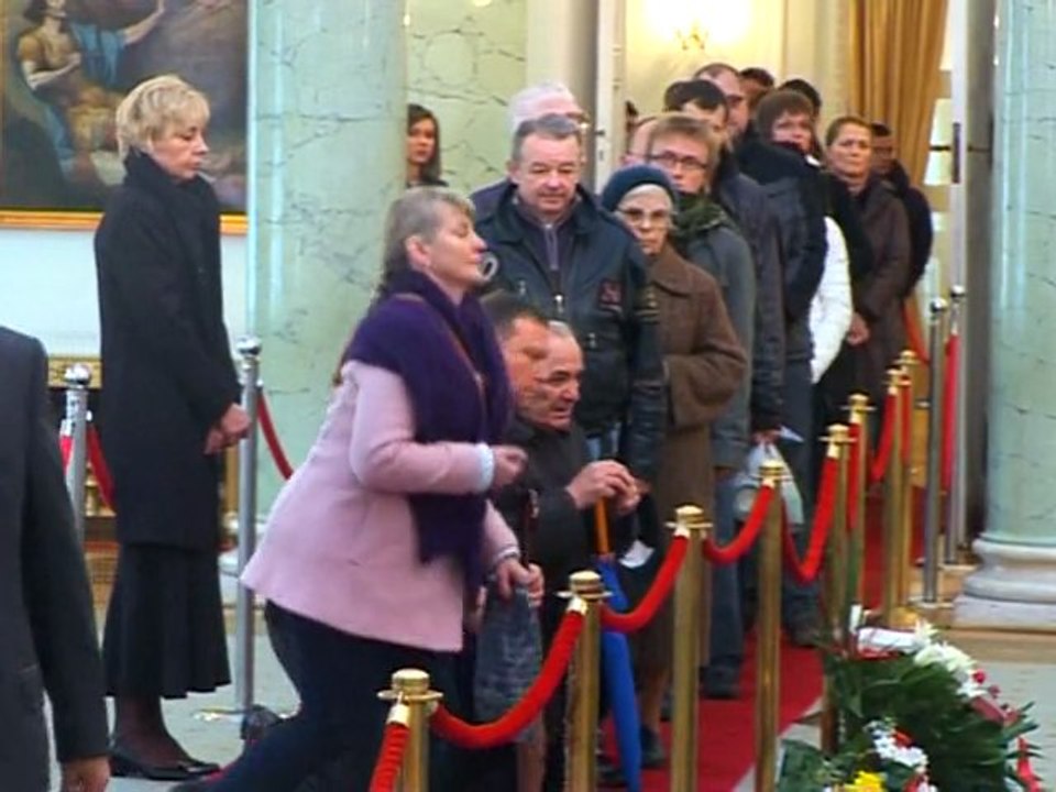 Les Polonais rendent hommage aux époux Kaczynski