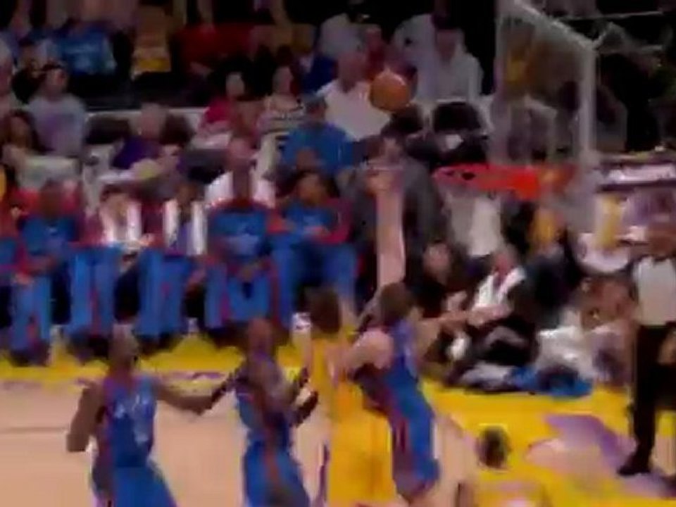 Pau Gasol scores 25 points and has 11 rebounds in the Lakers