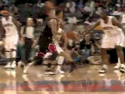 Derrick Rose gives D.J. Augustin a little lesson in shooting