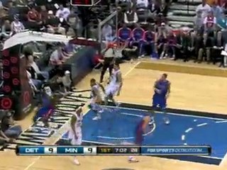 Jonas Jerebko finds DaJuan Summers with a sweet behind the b