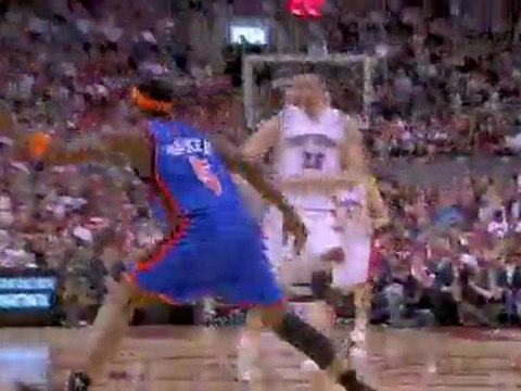 Hedo Turkoglu connects with Sonny Weems, who flushes in a mo