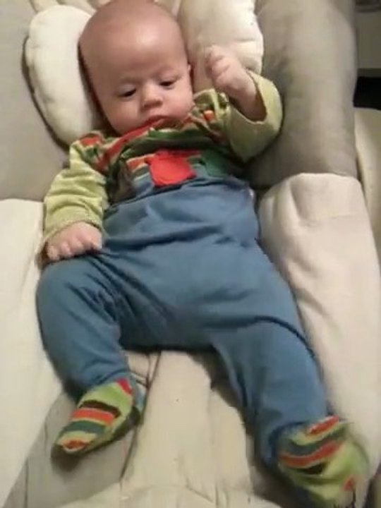 Essayer d'attraper mes petits pieds ;-)