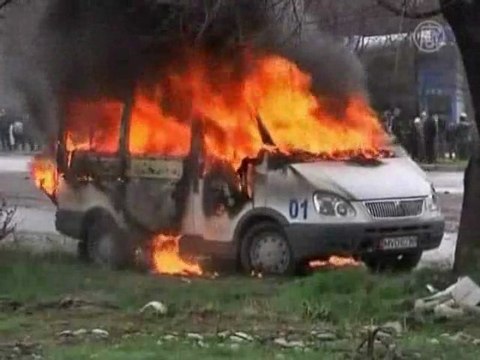 Новое правительство Киргизии борется с мародерами