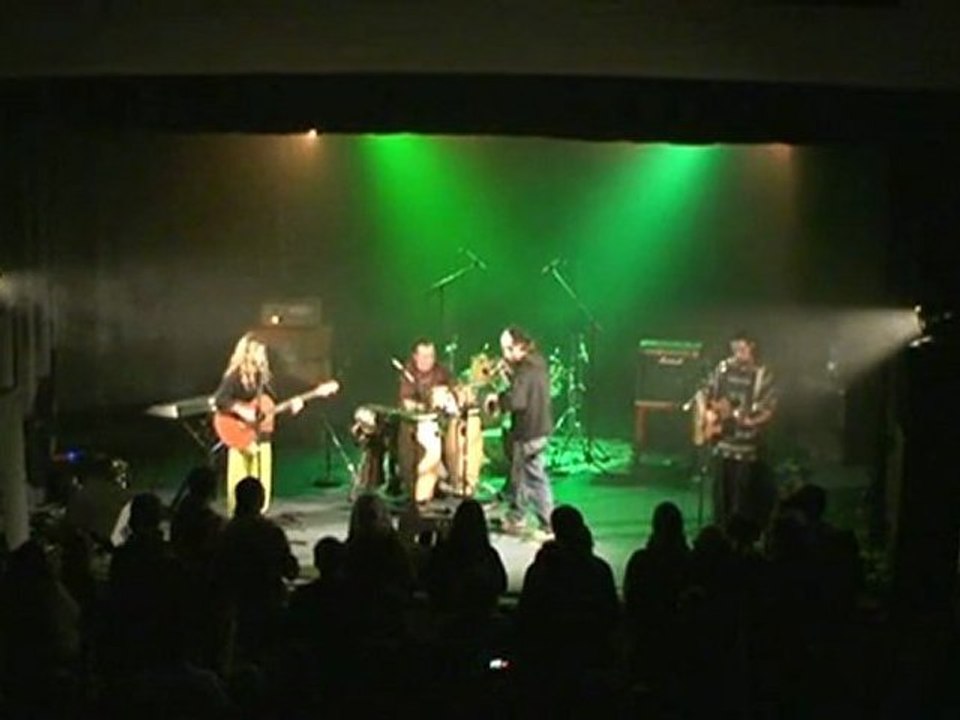 L'intro de Love and Peace en live à Villegouge !!