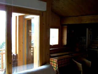 A vendre chalet passy vidéo séjour F5 à l'étage