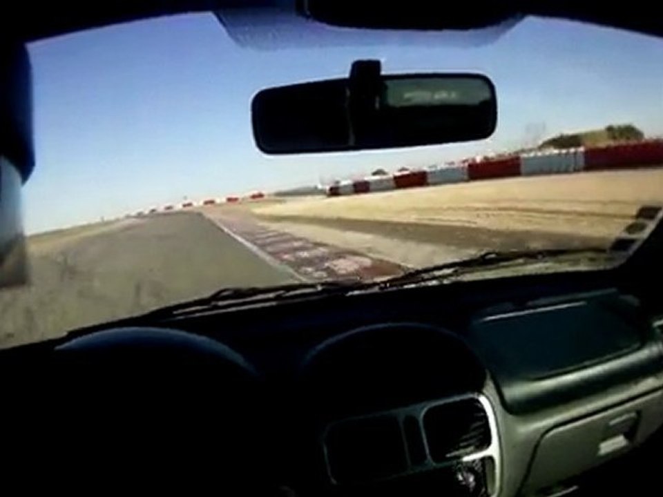 sortie de route en clio rs circuit de Ledenon janvier 2010