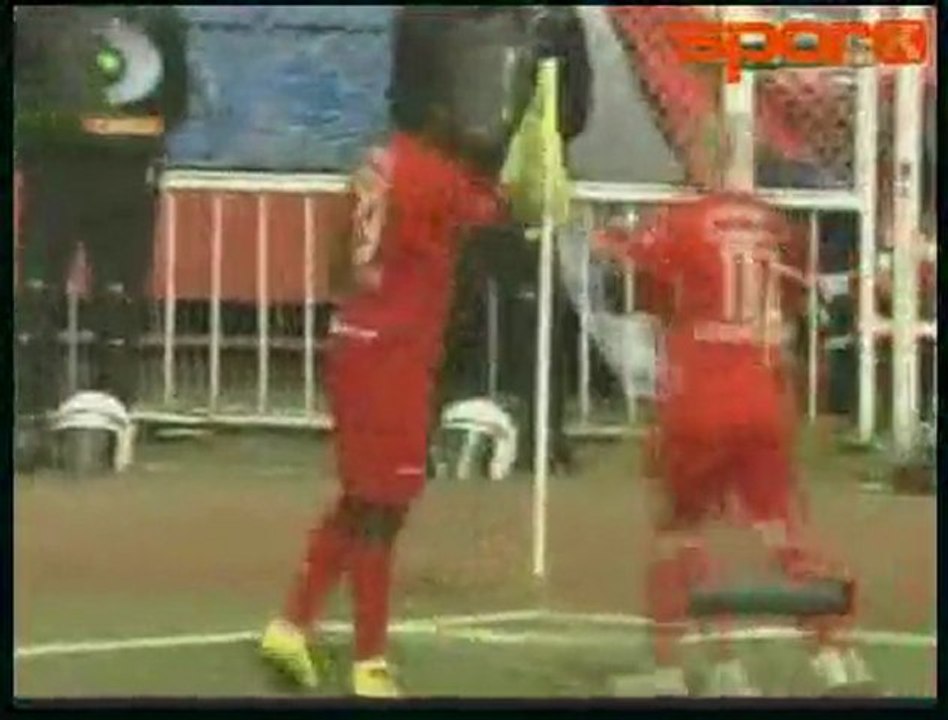 Kardemir Karabükspor'un yıldız golcüsü Emenike