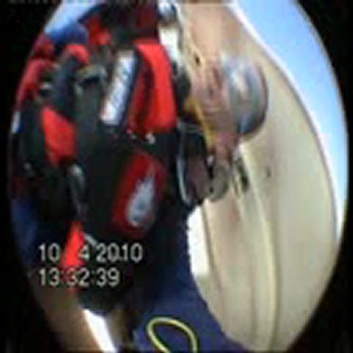 saut en parachute mika
