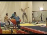 Salto acrobatico con capriola mortale