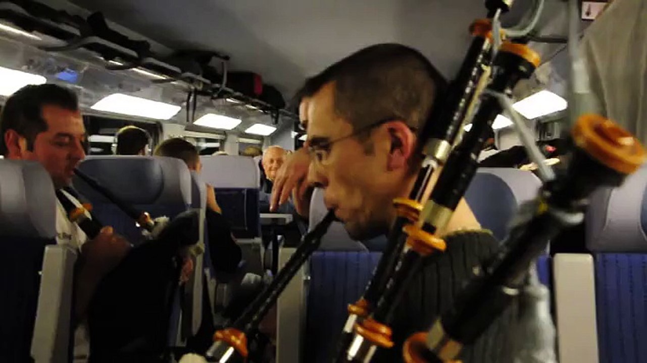 Le bagad chamboule le TGV Toulon-Paris #2