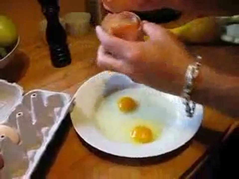 Petit Oeuf dans Gros Oeuf