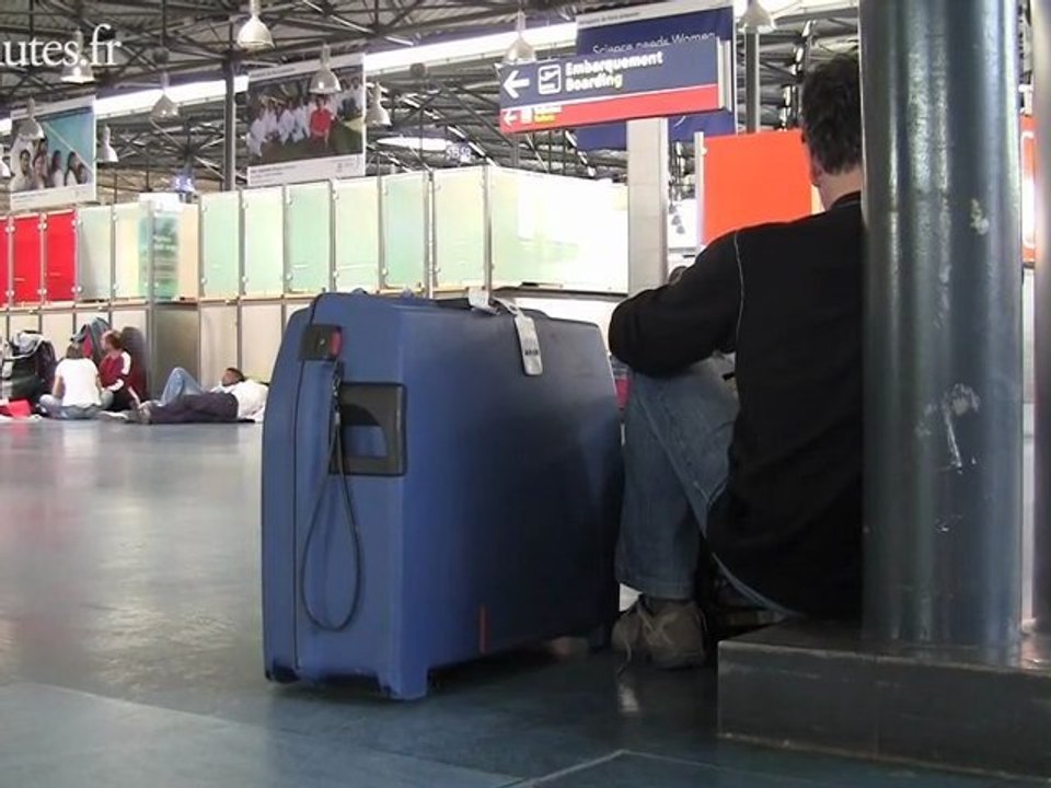 Nuage de cendres volcanique : Vols annulés