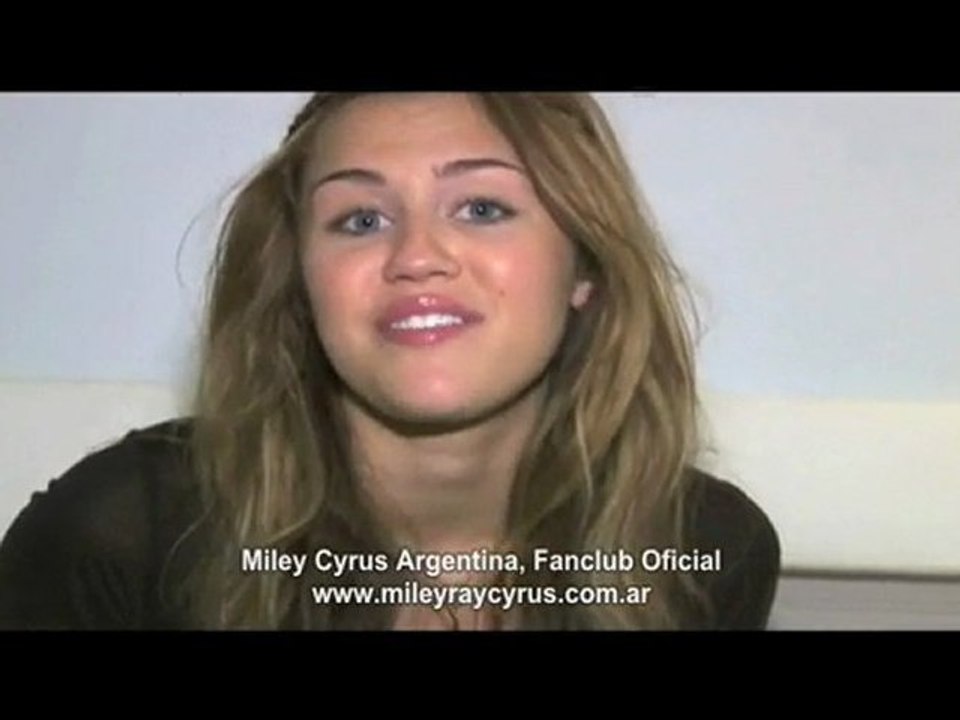 Miley Cyrus - HABBO Runway