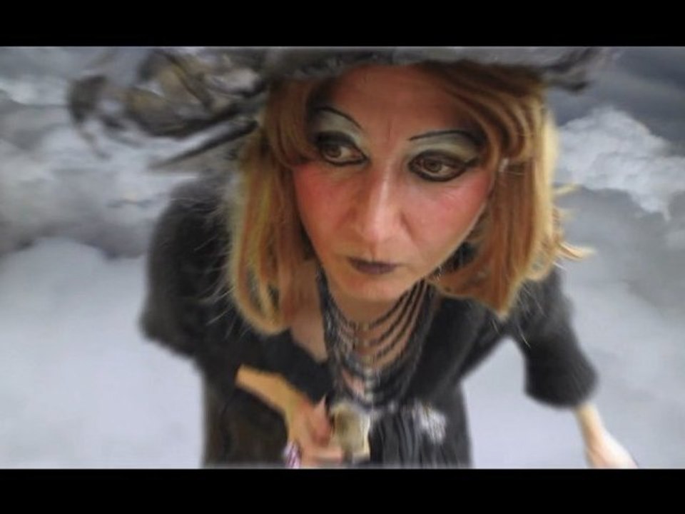 Bonus Clip Isabelle Lefort: "la sorcière" Philux