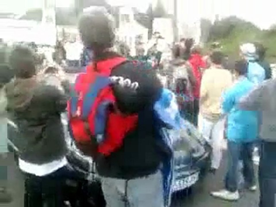 Mamadou niang gifle un fan de l'Om
