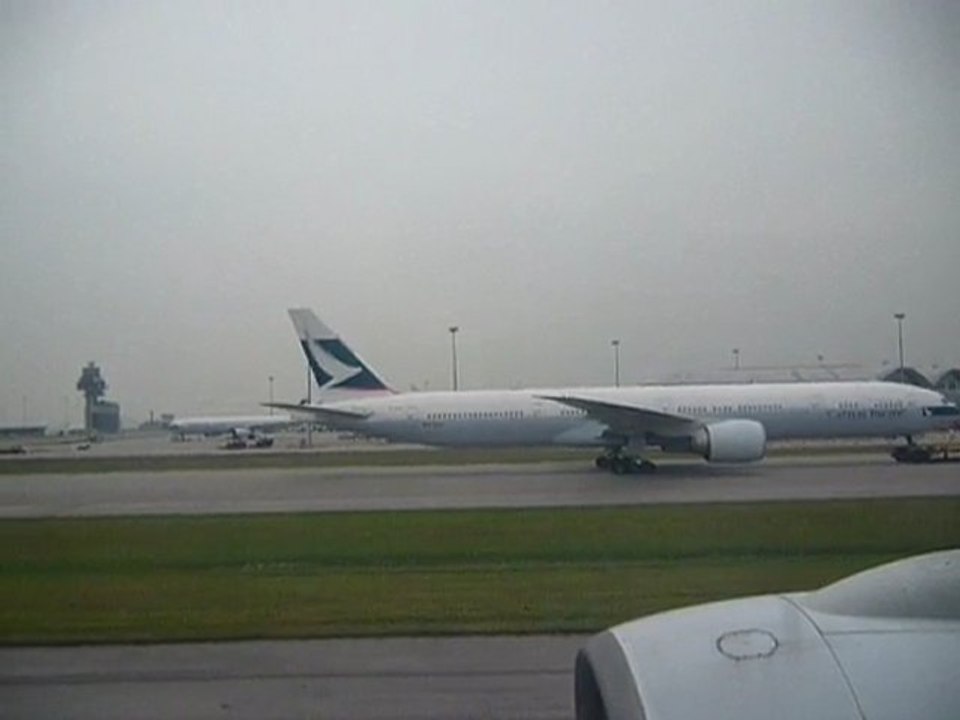 Cathay Pacific Boeing 777-300 at VHHH