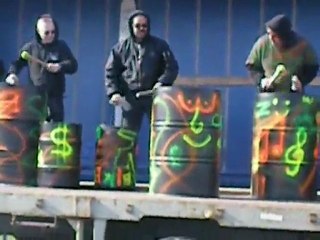 les "pères culs" sur scène