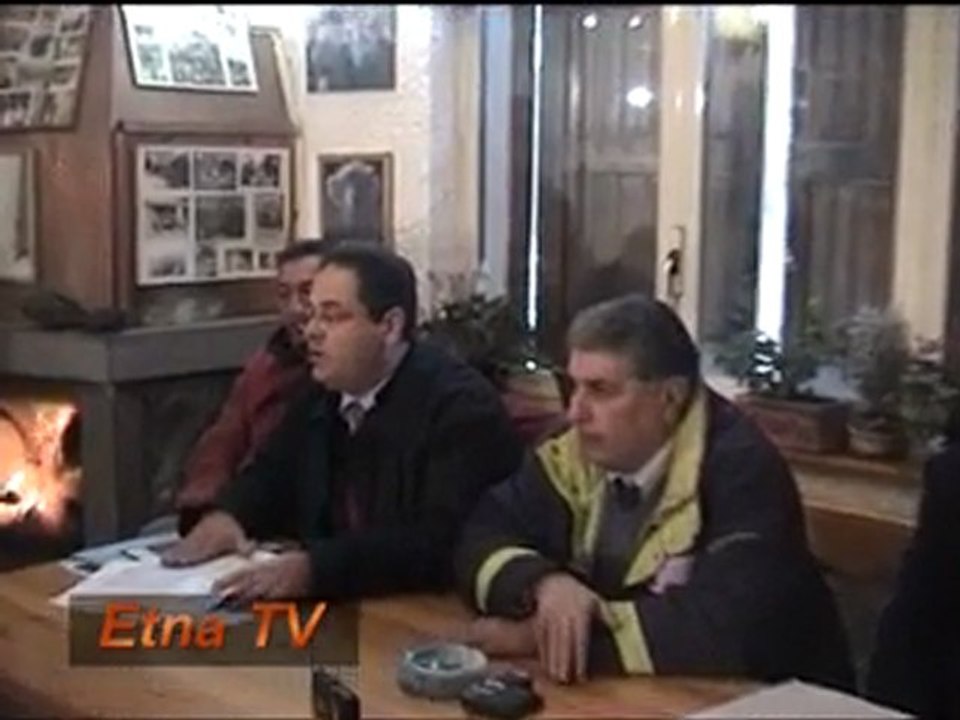 2003 ETNA NORD VILLAGGIO MARENEVE conferen. politica + blitz