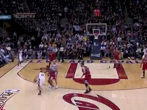 Anderson Varejao takes the pass and finishes with a slam dur