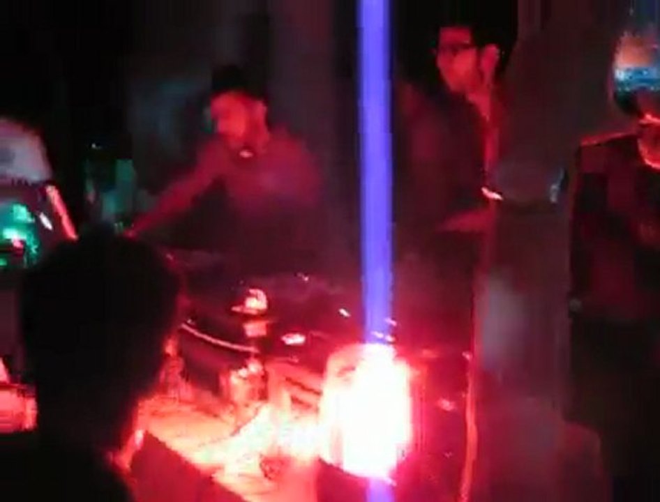 A-Trak & Dave 1 (Chromeo) - NEW Duck Sauce "Barbra Streisand