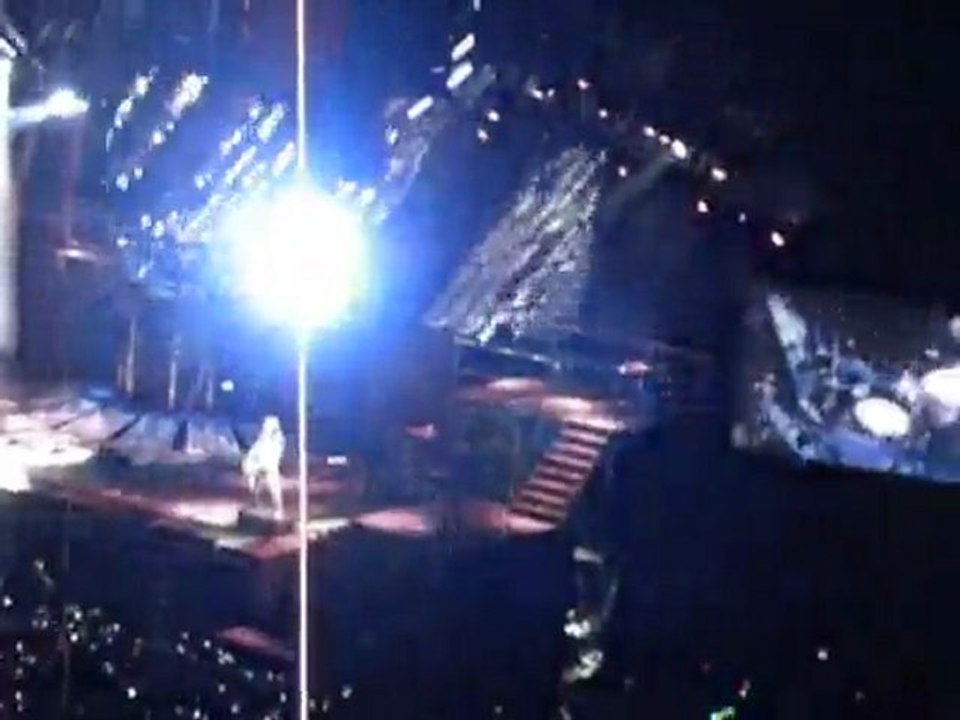 TOKIO HOTEL "Menschen Suchen Menschen" à Bercy le 14.04.2010