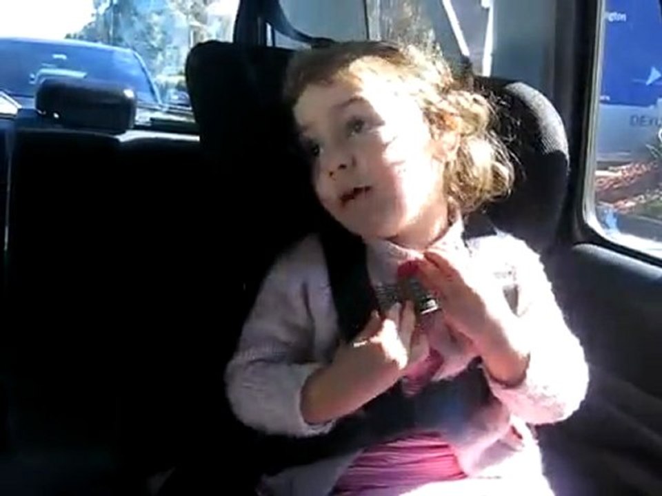 the World chanté par une petite fille