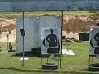 Koh-samui: tir au 9mm et fusil d'assaut semi-automatique