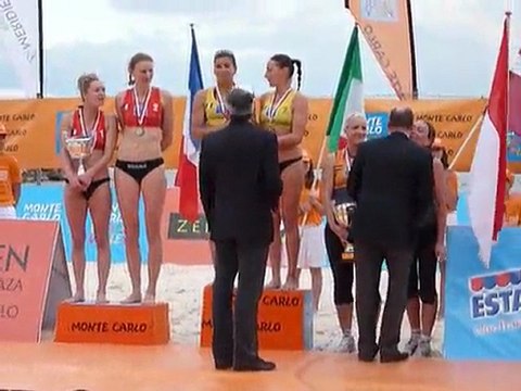 Monaco beach volley 2010- trophés remis par le Prince Albert