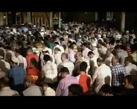Namazı Dosdoğru Kıl. Çünkü Namaz.