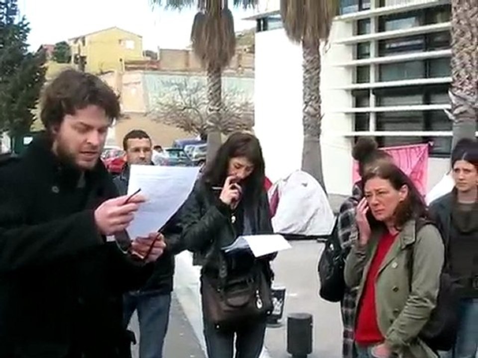 Conference de Presse devant le Collège