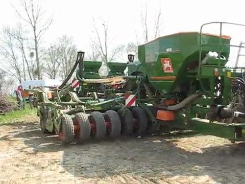 Amazone Cirrus + un semoir monograine ED