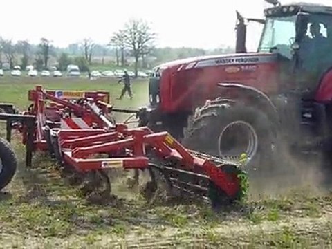 Amazone Cirrus Activ + cultivateur Sirot frontal