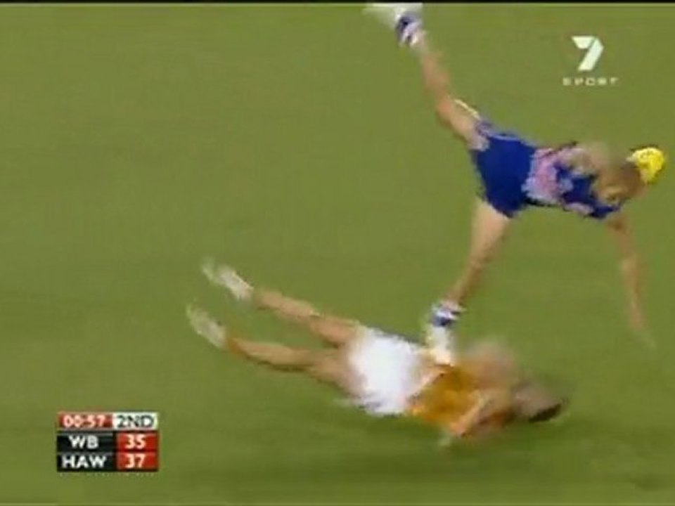 Football australiano da paura: giocatore KO