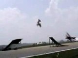 acrobaties avion moto saut extra
